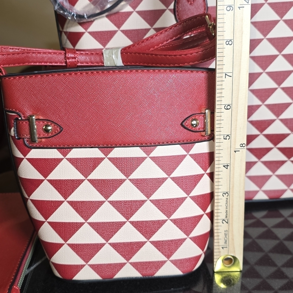 VEGAN 3 piece Red & Tan LG Bucket Purse, SM Bucket & Cosmetic Case - Picture 8 of 11